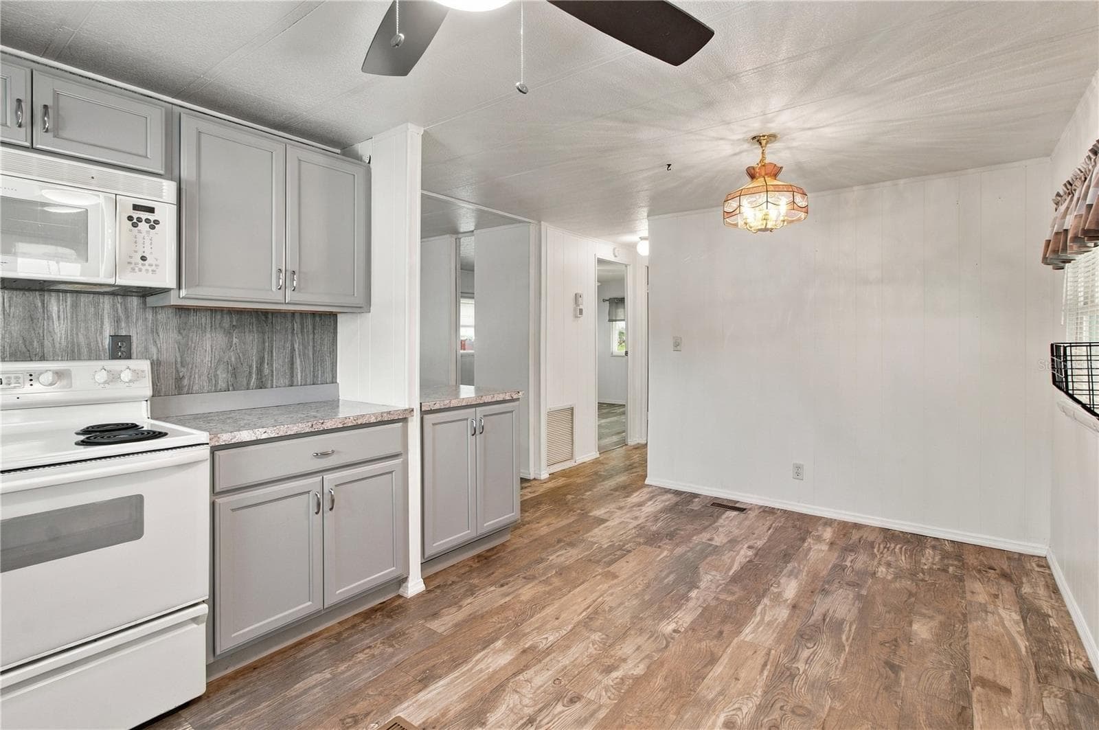 Kitchen, end cabinet is moveable - 808 53RD AVE E #191, BRADENTON