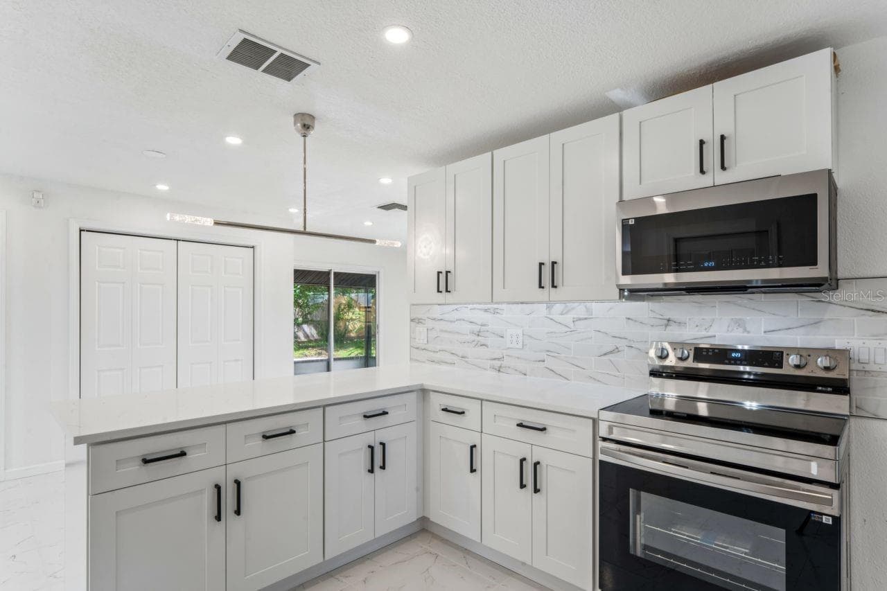 Kitchen - 31043 WILLOW BANK AVE, BROOKSVILLE