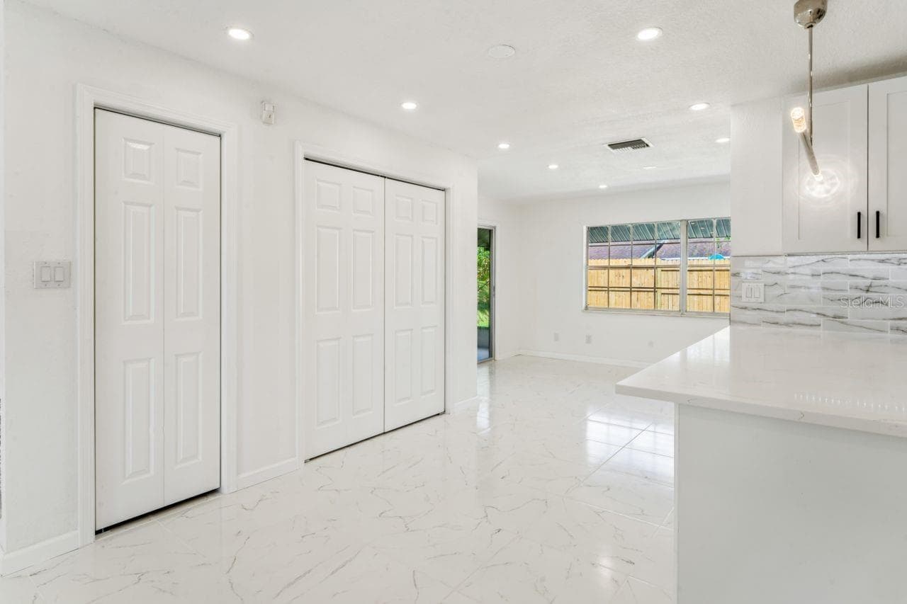 Dinette - 31043 WILLOW BANK AVE, BROOKSVILLE