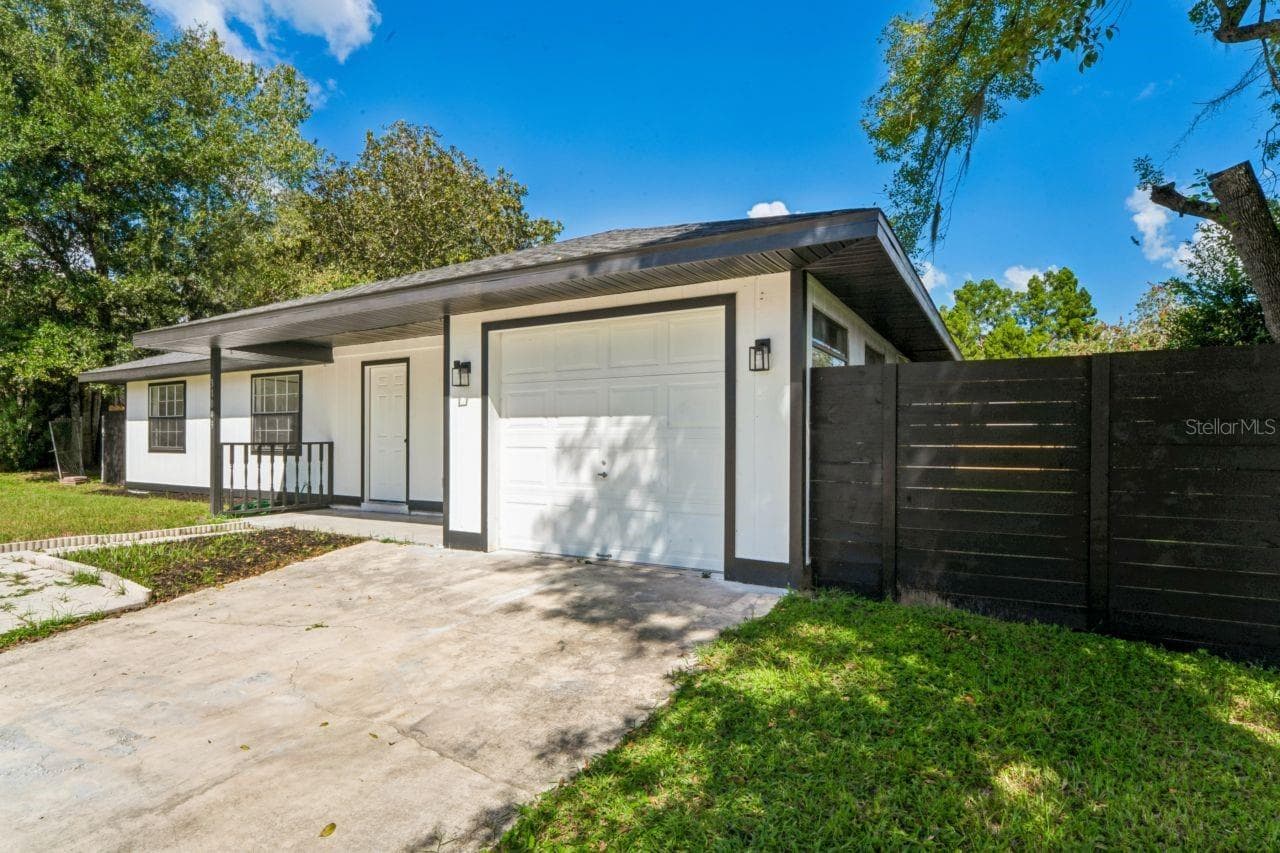 Front View - 31043 WILLOW BANK AVE, BROOKSVILLE