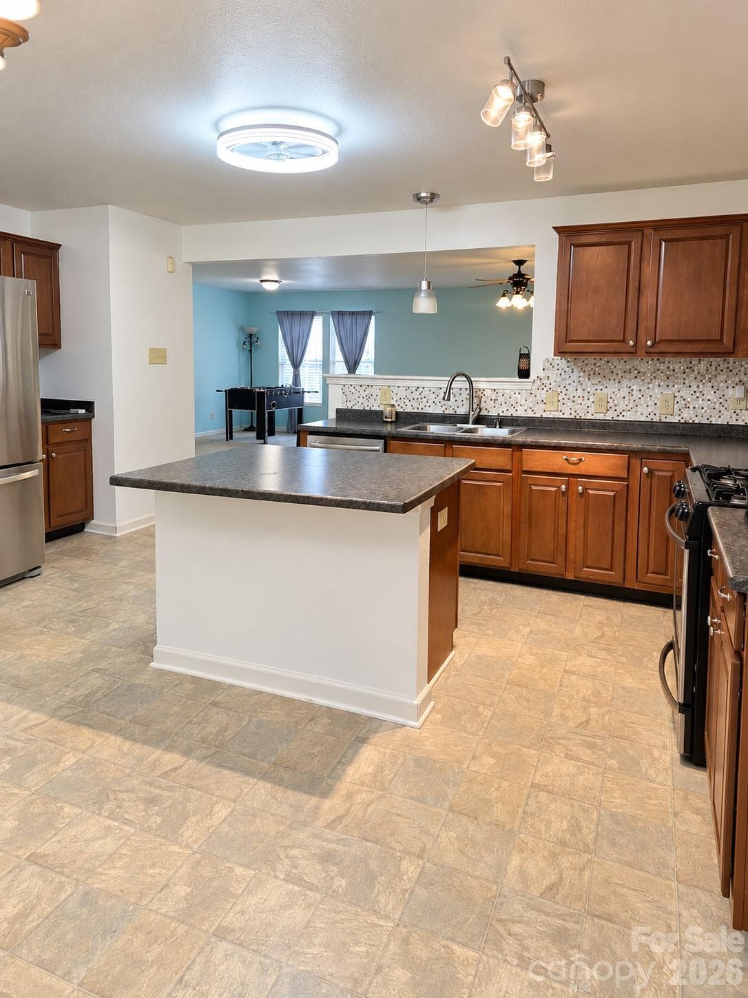 Kitchen - 3248 Pikes Peak Drive, Gastonia