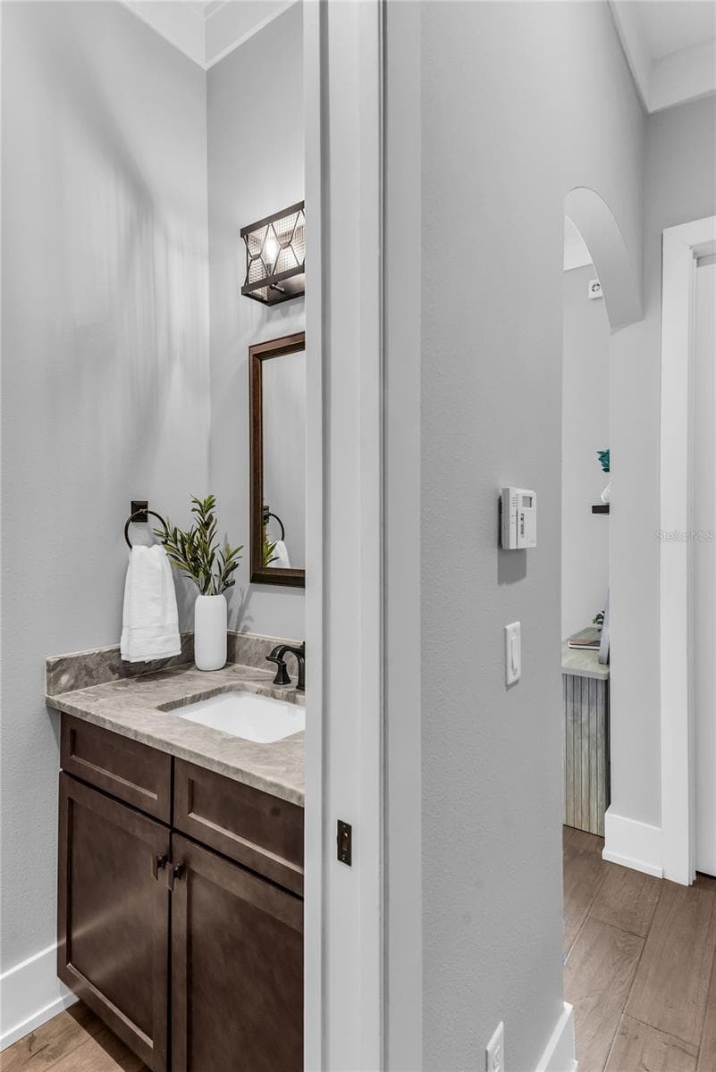 GUEST POWDER ROOM/BATH - 622 BRYN MAWR ST, ORLANDO