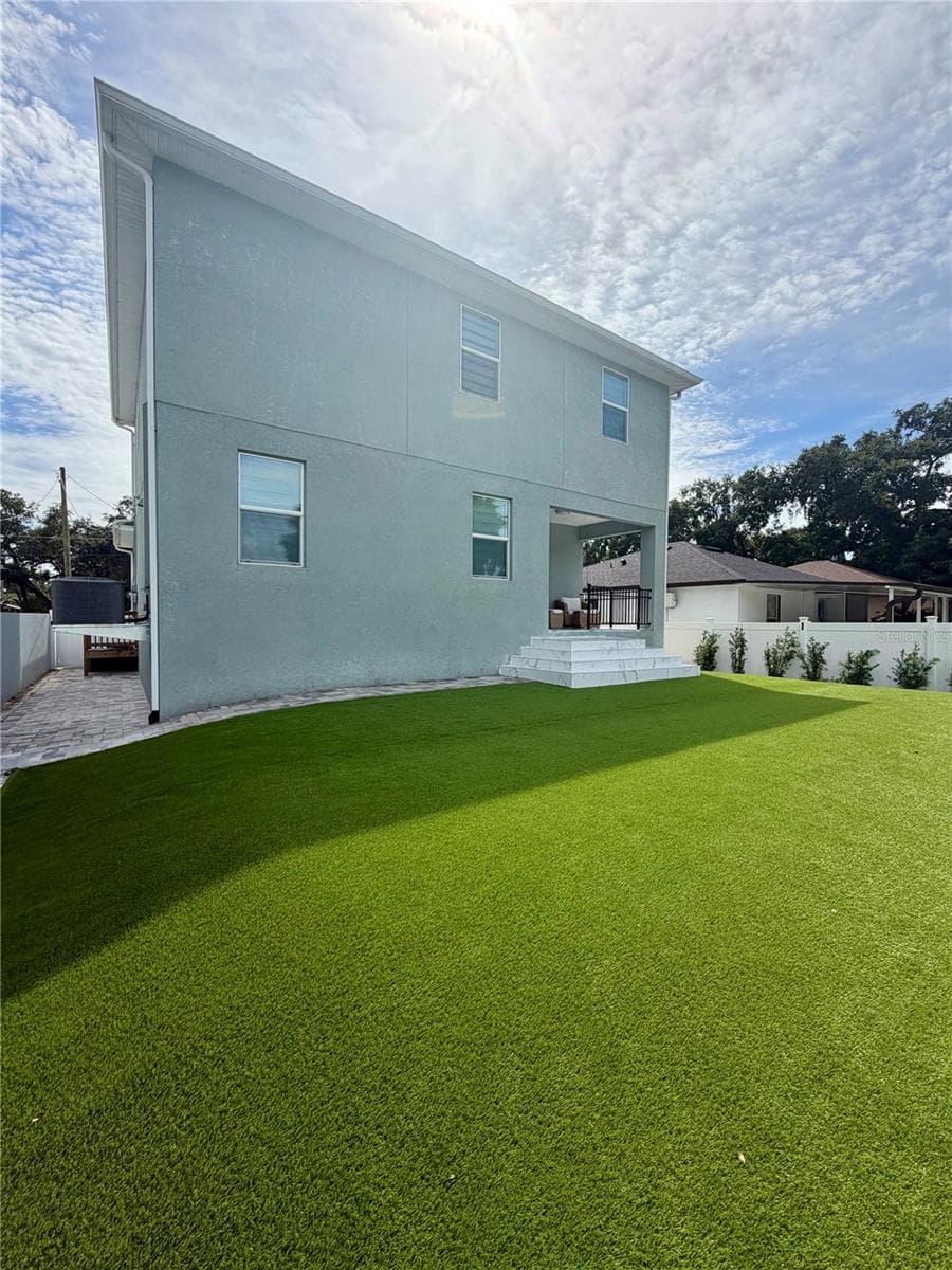 Single Family Residence at 8331 PEGGY ST, TAMPA, photo 6 of 47