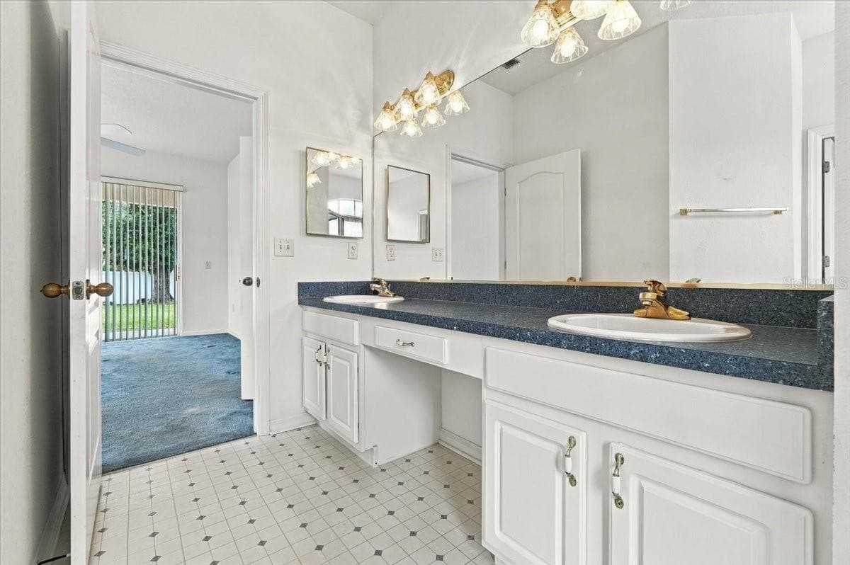 PRIMARY ENSUITE BATH - 1731 BROOKSTONE WAY, PLANT CITY