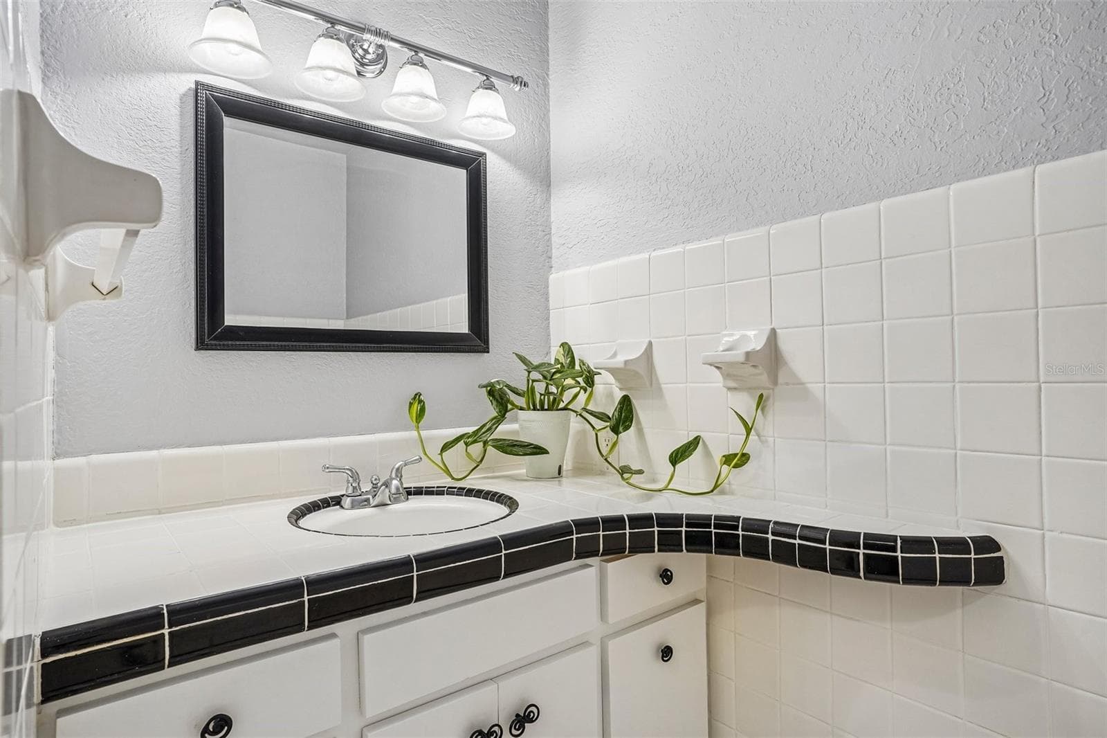 Full Hall bathroom - 1501 FAHNSTOCK ST, EUSTIS