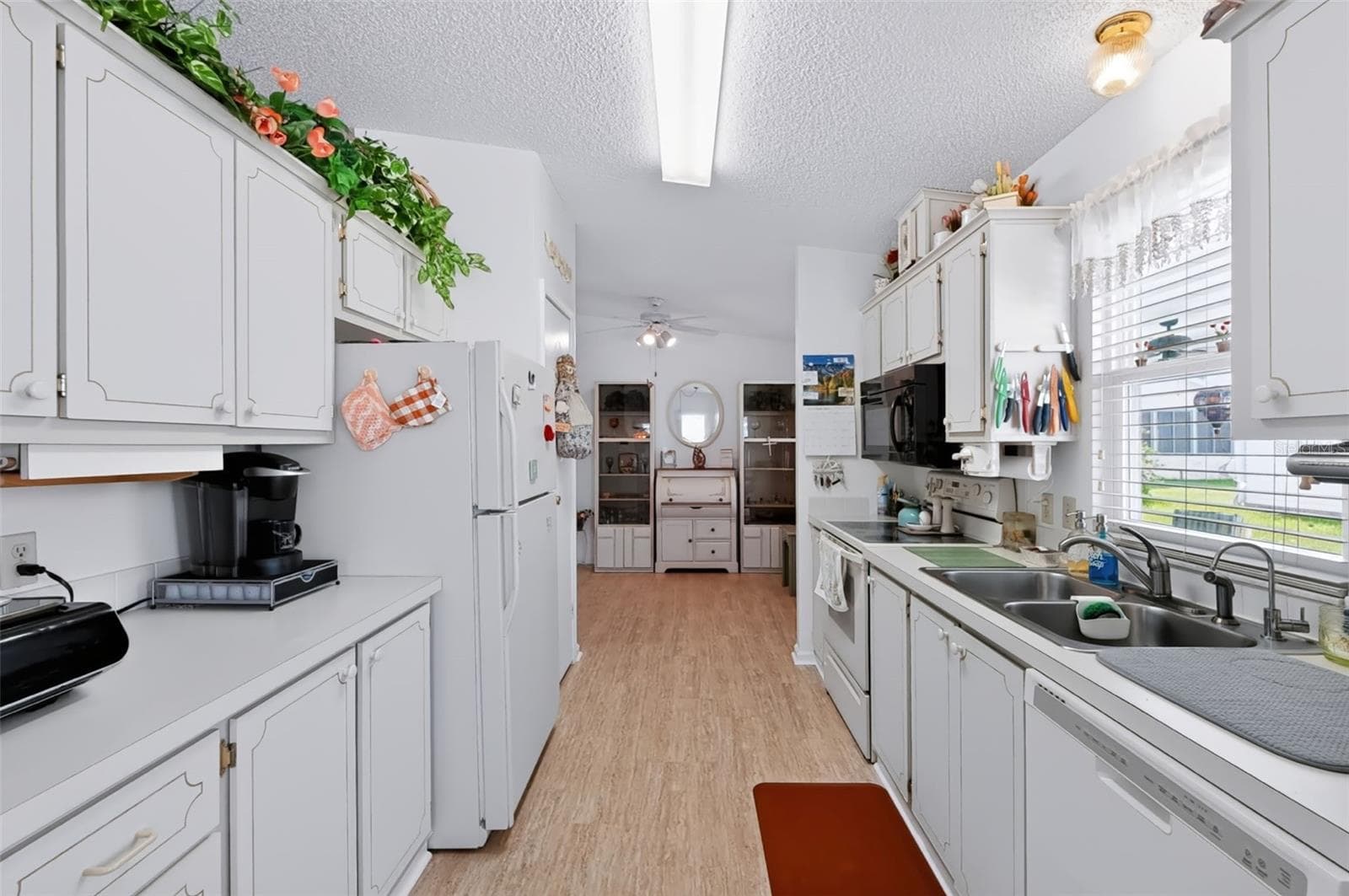 Single Family Residence at 1220 MARIA CT, LADY LAKE, photo 11 of 37