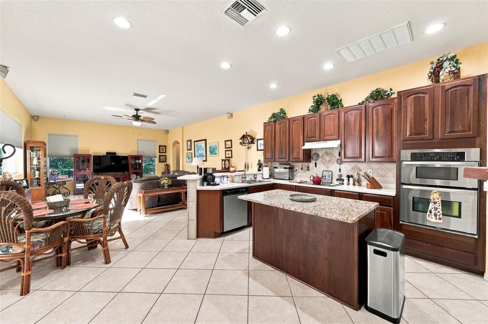 Open concept kitchen - stainless appliances with island - 23442 VISTAMAR CT, LAND O LAKES