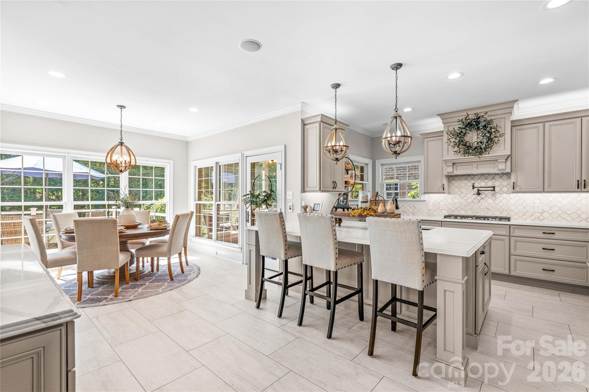 Great kitchen for the chef and the entertainer - 220 Cedar Lake Drive, Statesville