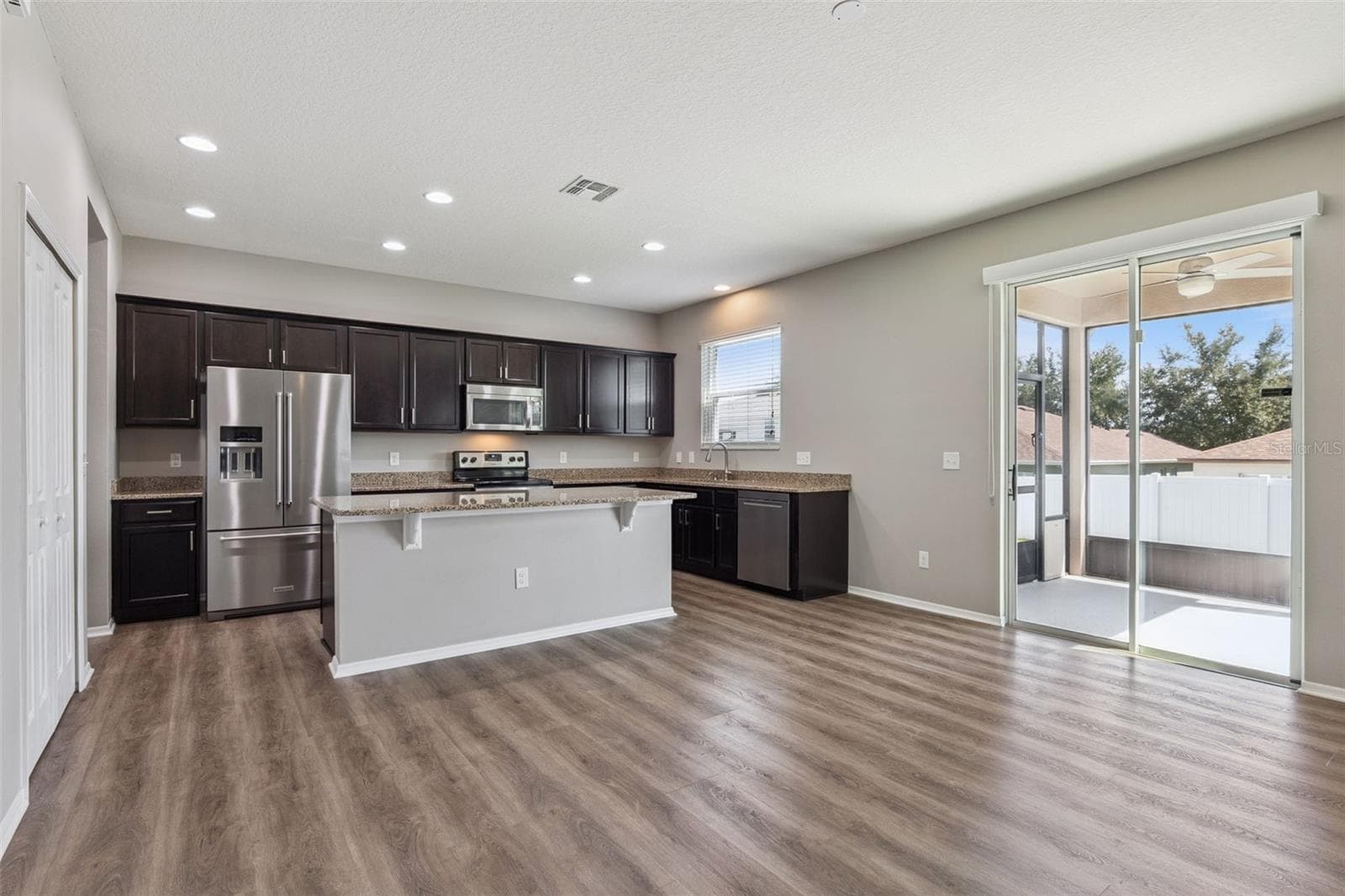 Gourmet kitchen with breakfast bar overlooking family room & screened covered lanai - 13612 LARANJA ST, CLERMONT