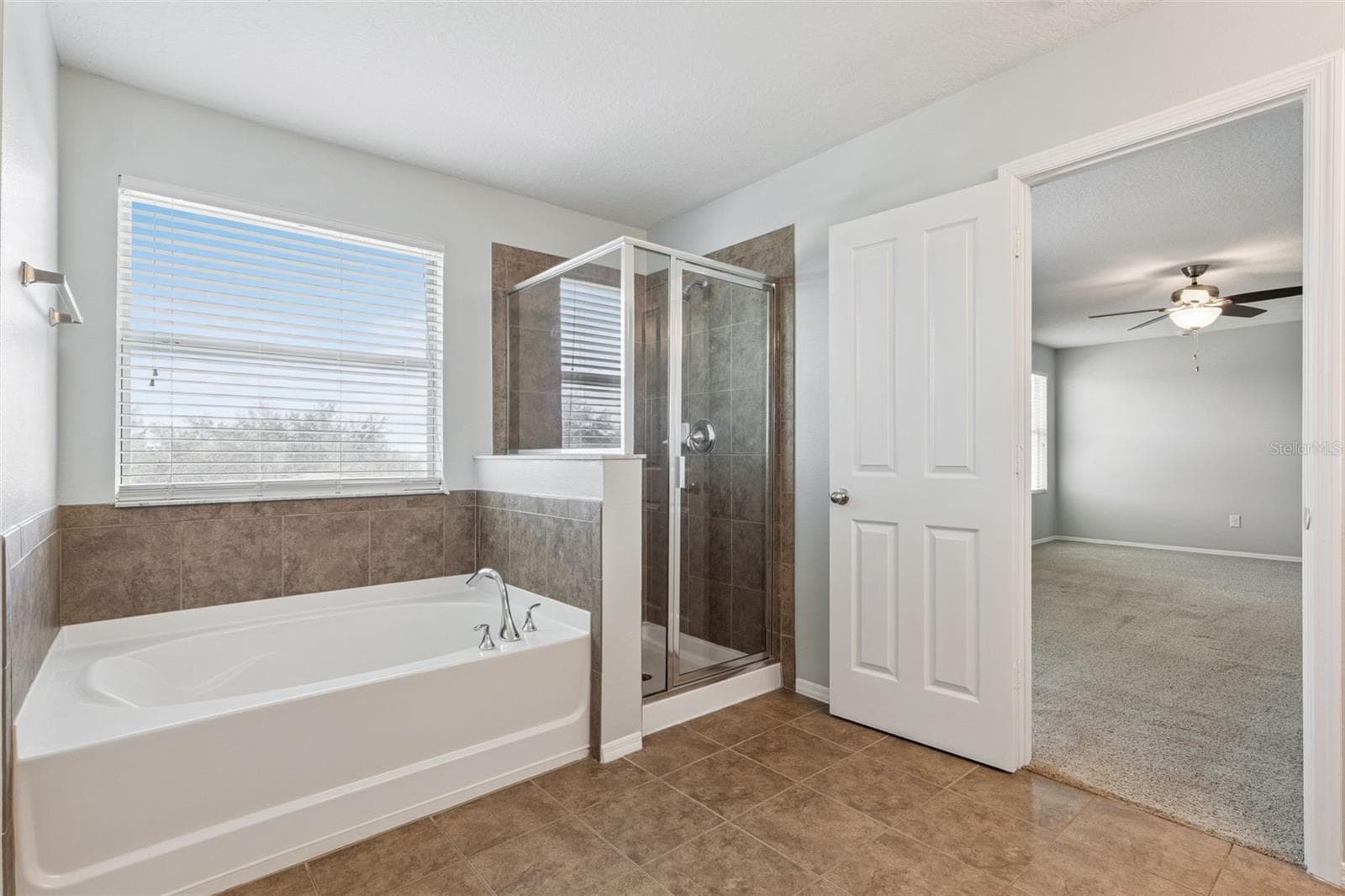 Primary ensuite bathroom featuring large garden tub - 13612 LARANJA ST, CLERMONT