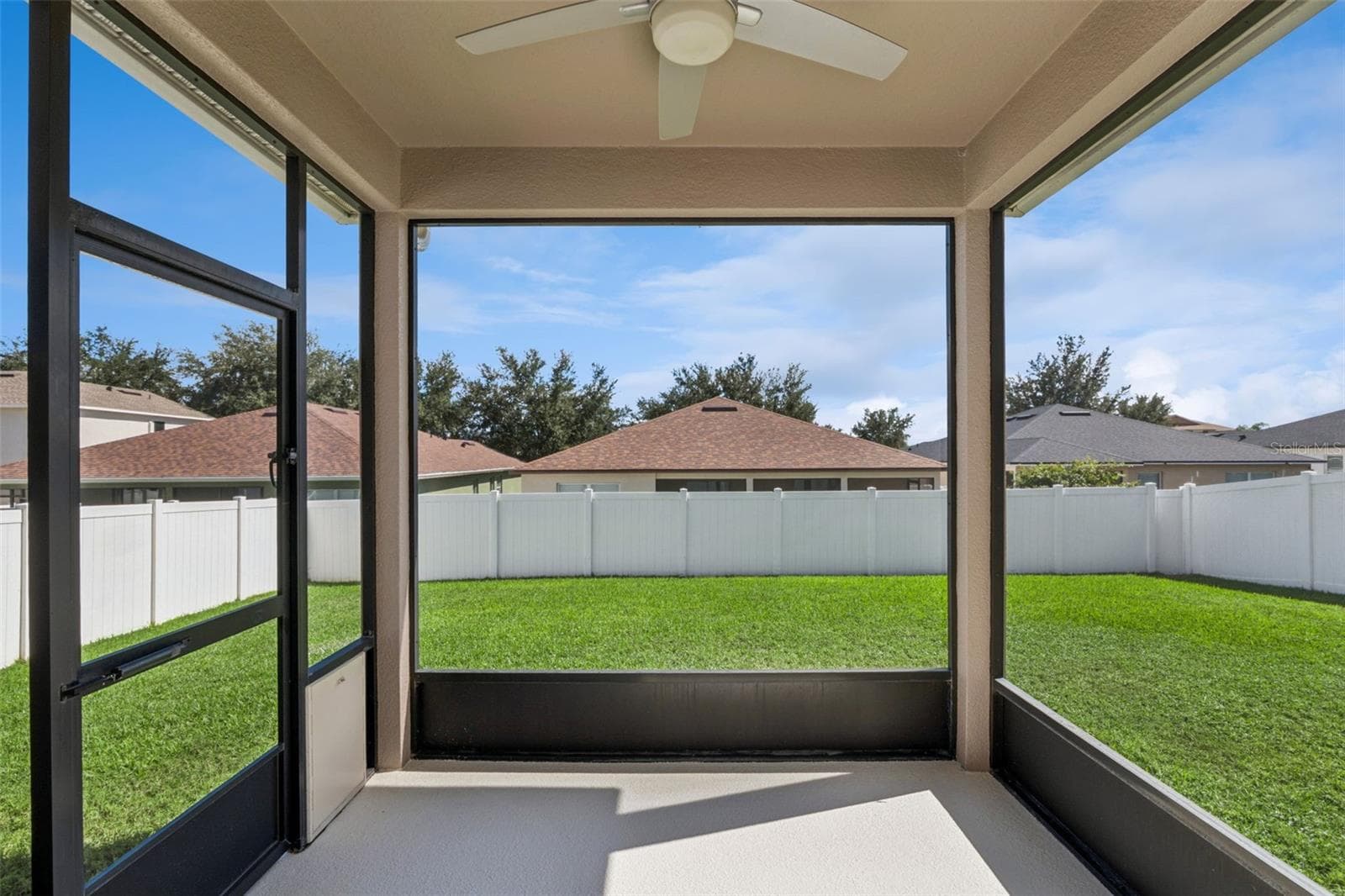 Screened enclosed patio overlooking spacious fenced backyard - 13612 LARANJA ST, CLERMONT