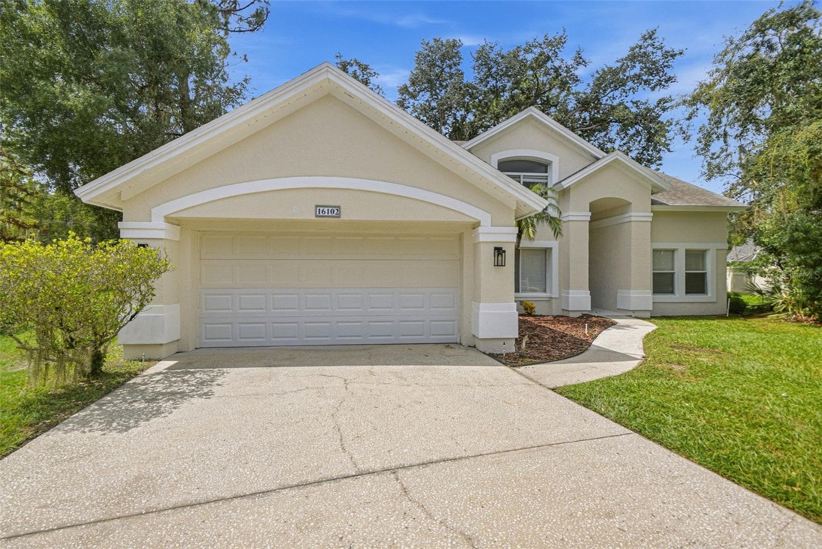 Single Family Residence at 9006 DIXIANA VILLA CIR, TAMPA, photo 9 of 109