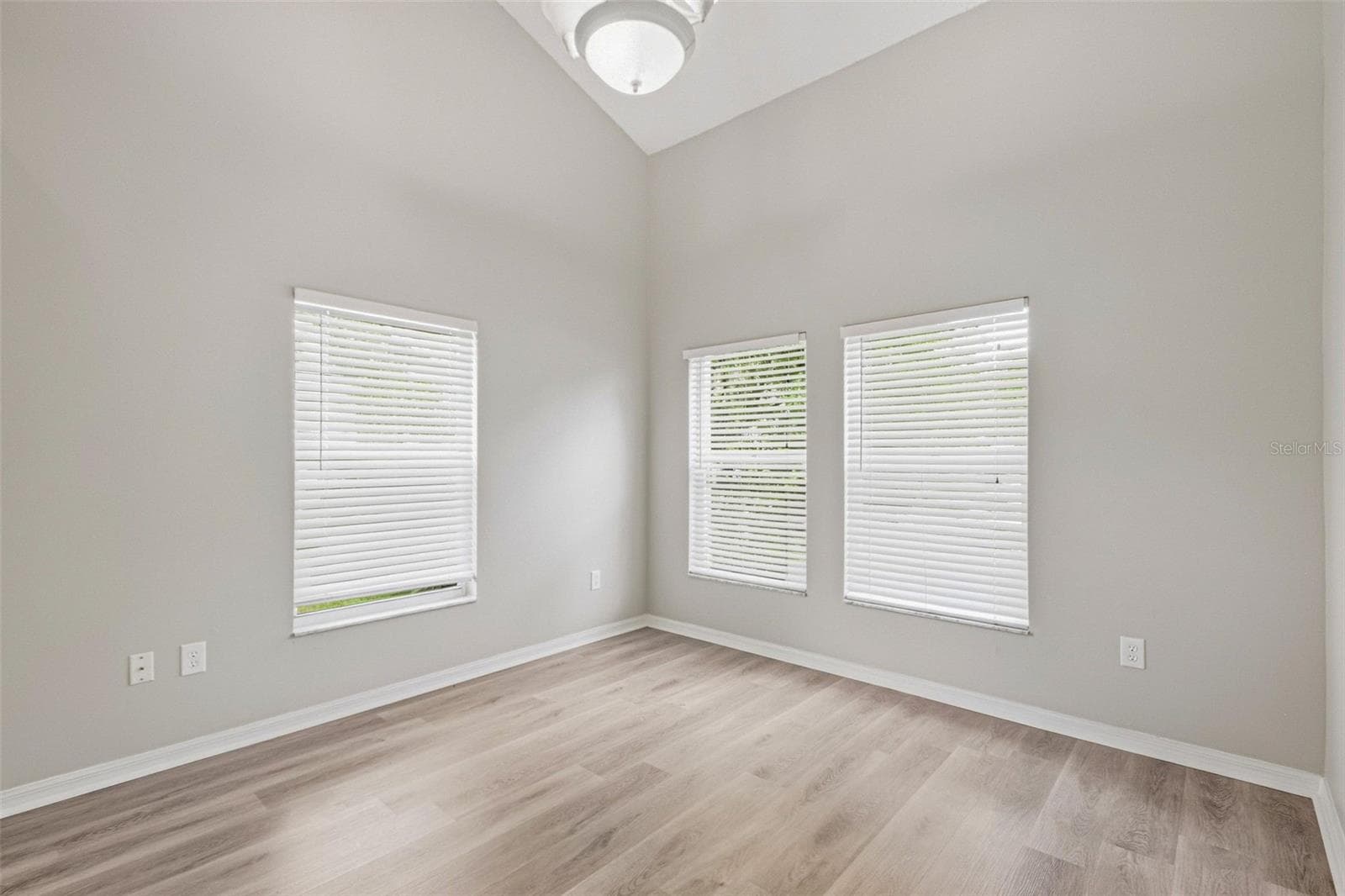 Single Family Residence at 9006 DIXIANA VILLA CIR, TAMPA, photo 23 of 109