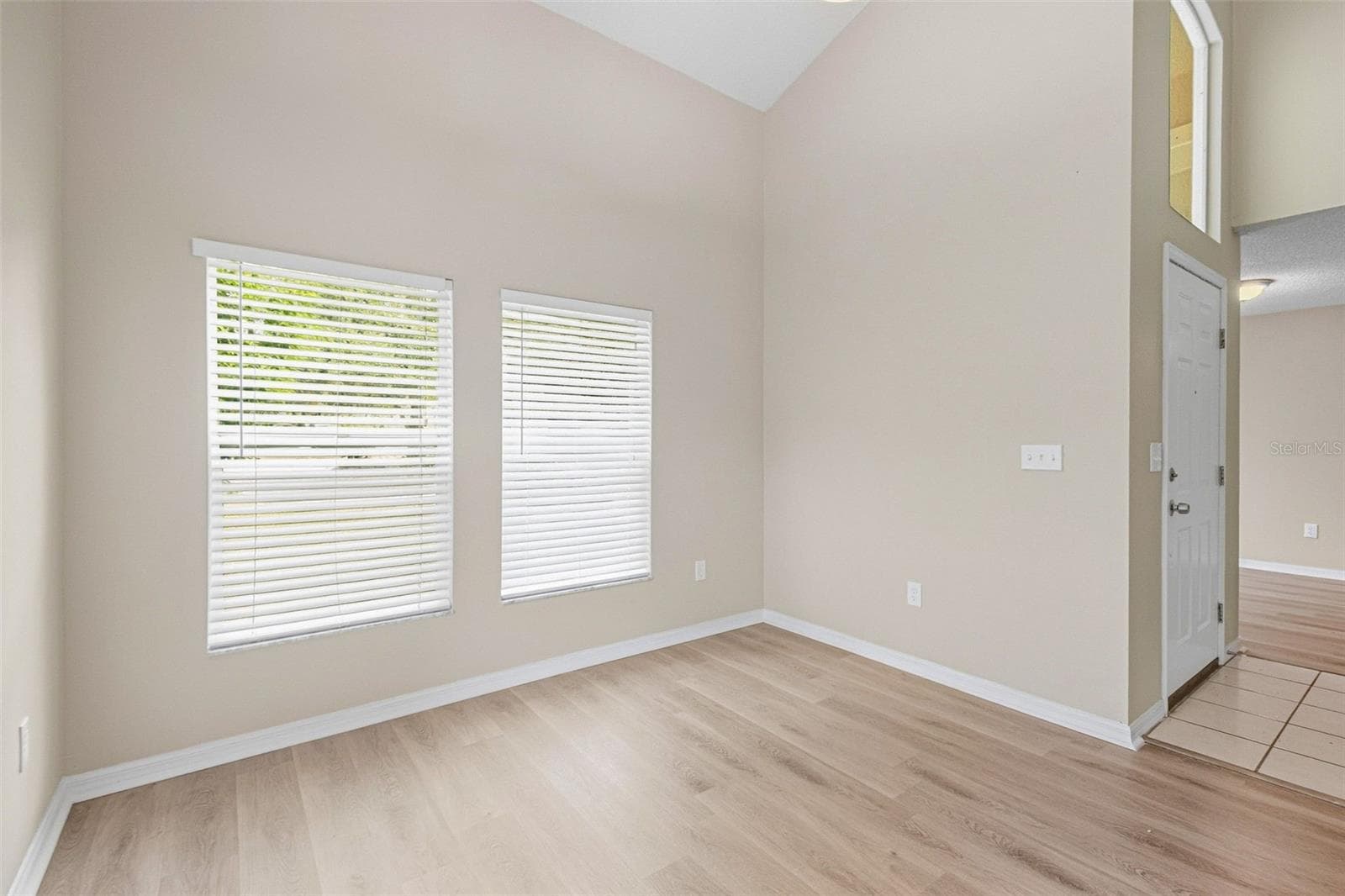 Single Family Residence at 9006 DIXIANA VILLA CIR, TAMPA, photo 25 of 109