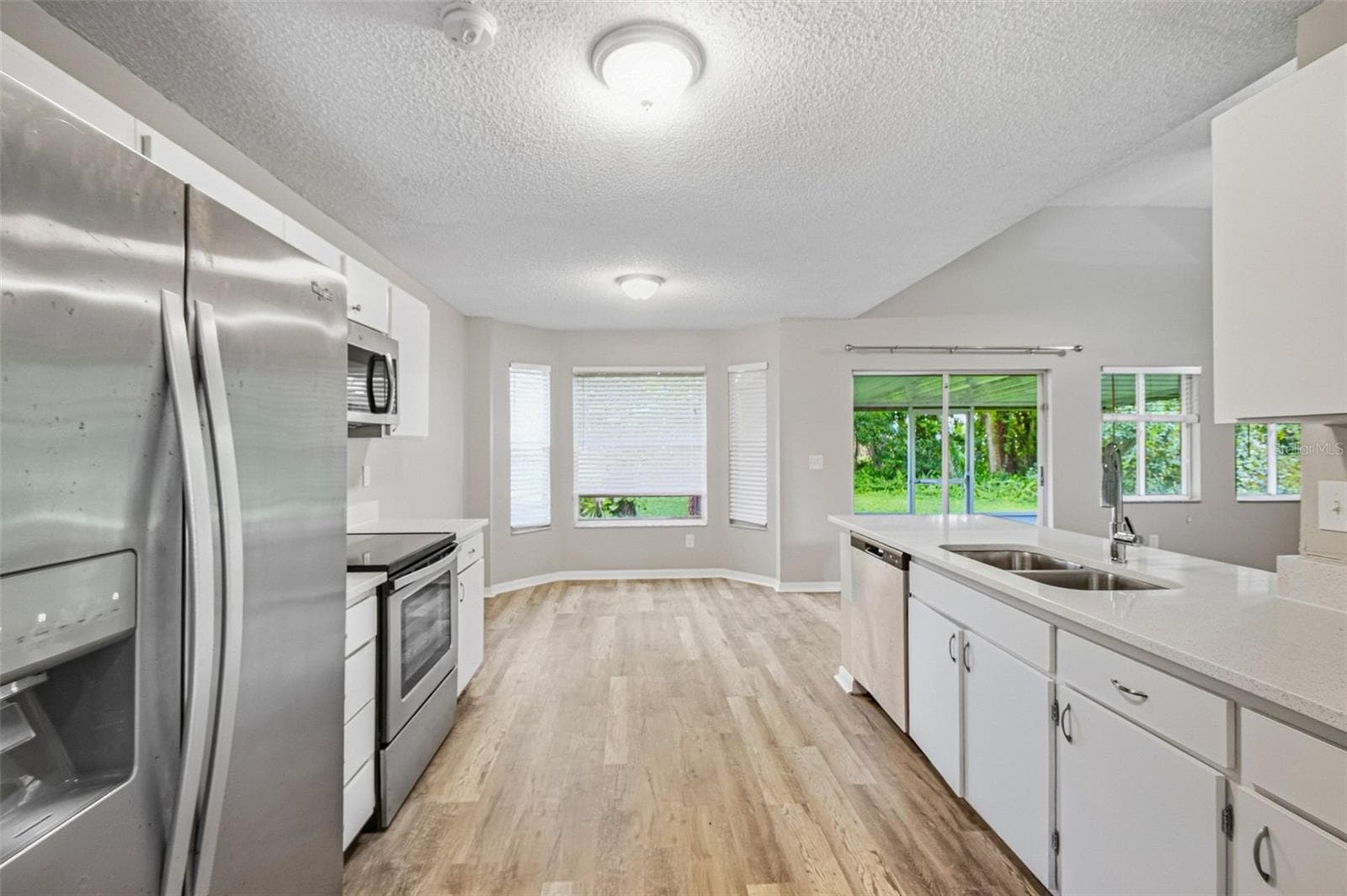 Single Family Residence at 9006 DIXIANA VILLA CIR, TAMPA, photo 59 of 109