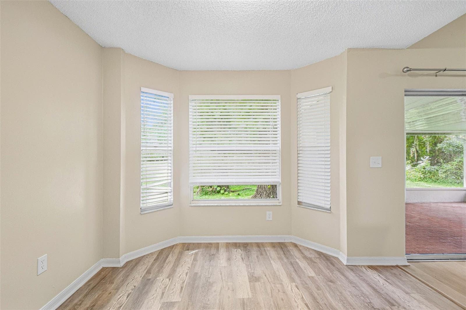 Single Family Residence at 9006 DIXIANA VILLA CIR, TAMPA, photo 61 of 109