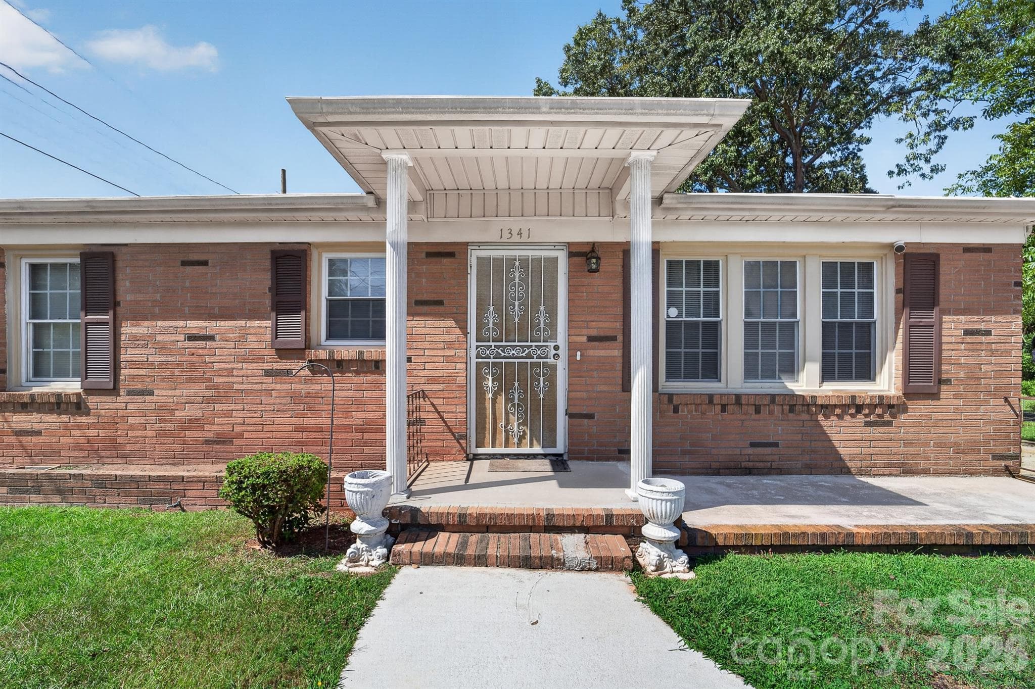 Single Family Residence at 1341 Bradford Heights Drive, Gastonia, photo 2 of 22