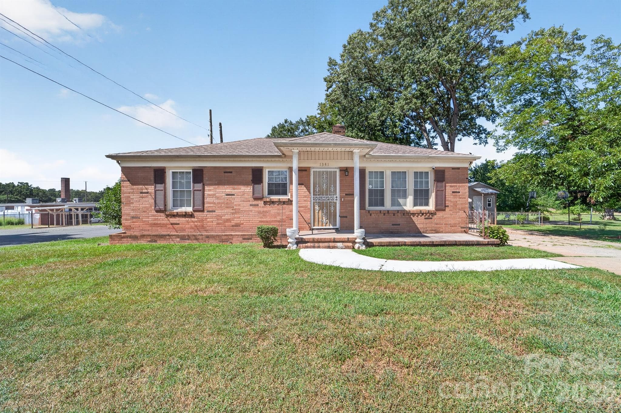 Single Family Residence at 1341 Bradford Heights Drive, Gastonia, photo 3 of 22