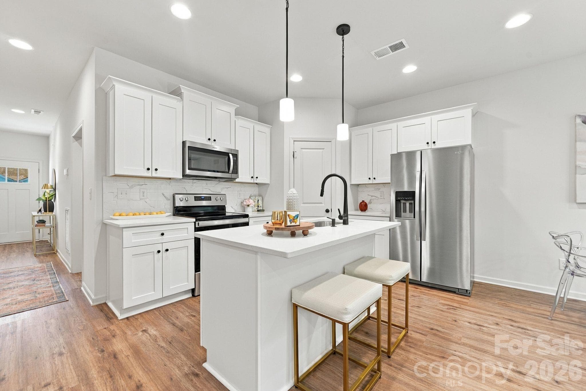 Kitchen island with seating - 4715 Crestmont Drive, Charlotte