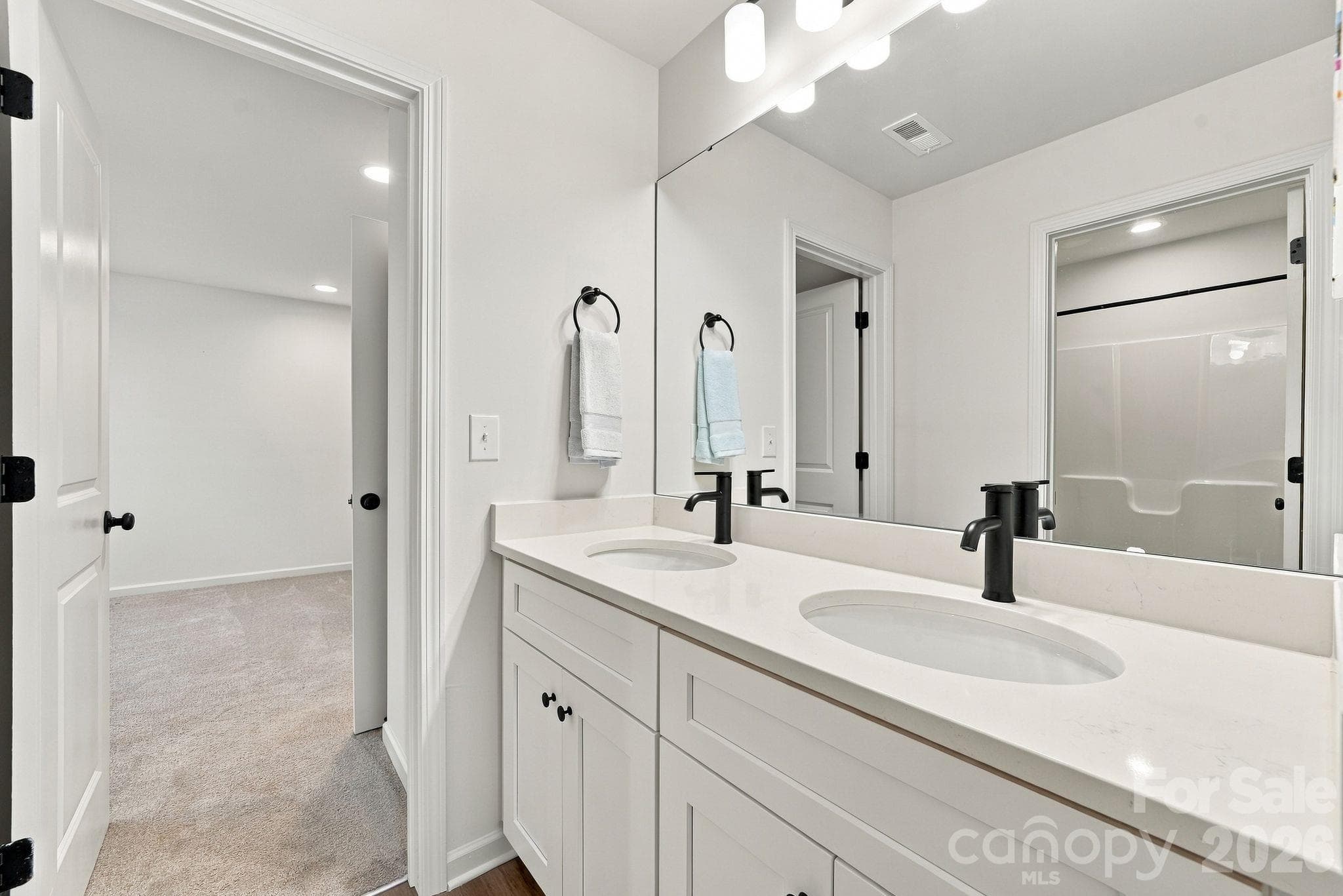 Shared Jack and Jill full bath - 4715 Crestmont Drive, Charlotte