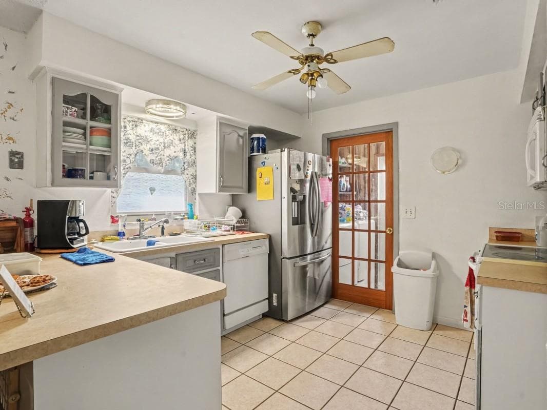 Single Family Residence at 6313 SWEETWATER DR E, LAKELAND, photo 9 of 29