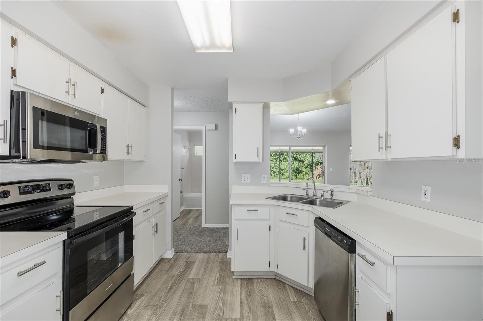 Single Family Residence at 8150 TOM SAWYER DR, TAMPA, photo 13 of 35