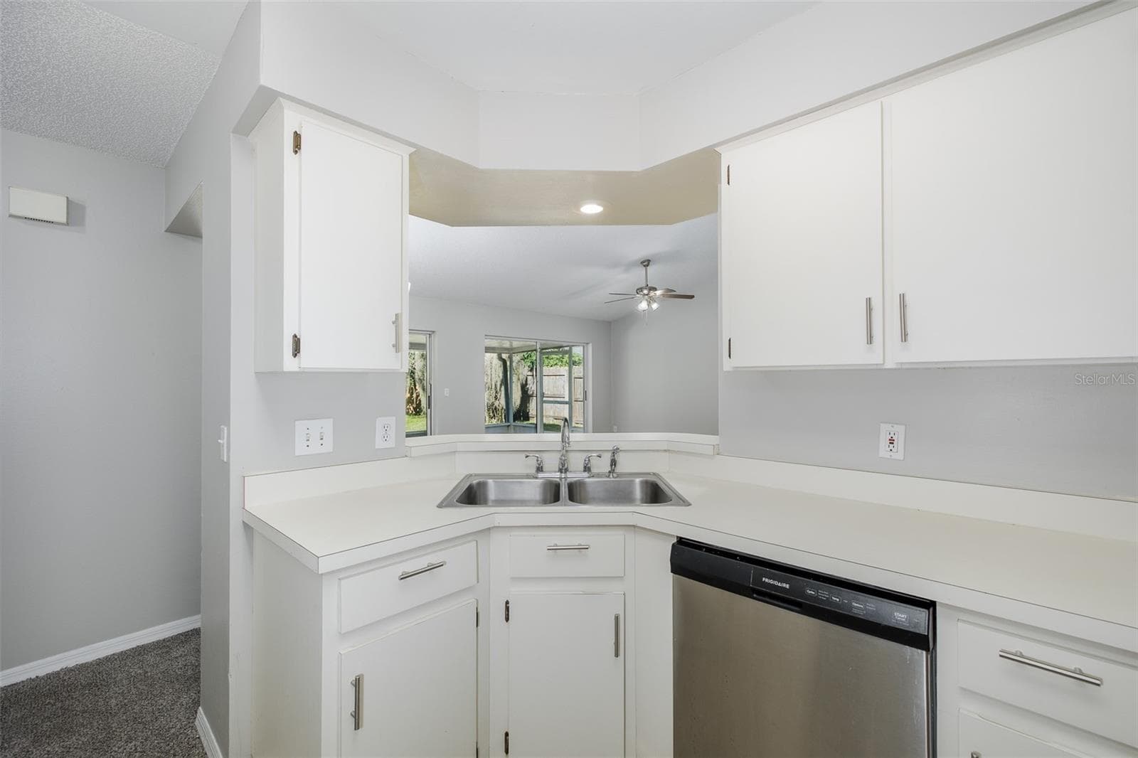 Single Family Residence at 8150 TOM SAWYER DR, TAMPA, photo 14 of 35