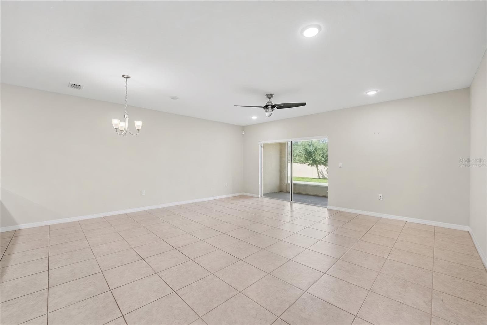 Virtually staged - 4747 CORAL CASTLE DR, KISSIMMEE