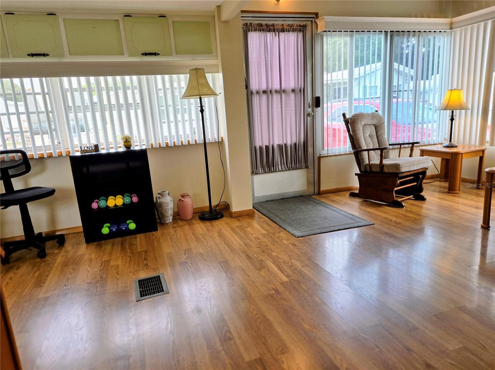 Manufactured Home at 39326 HOMECREST DR, ZEPHYRHILLS, photo 13 of 33