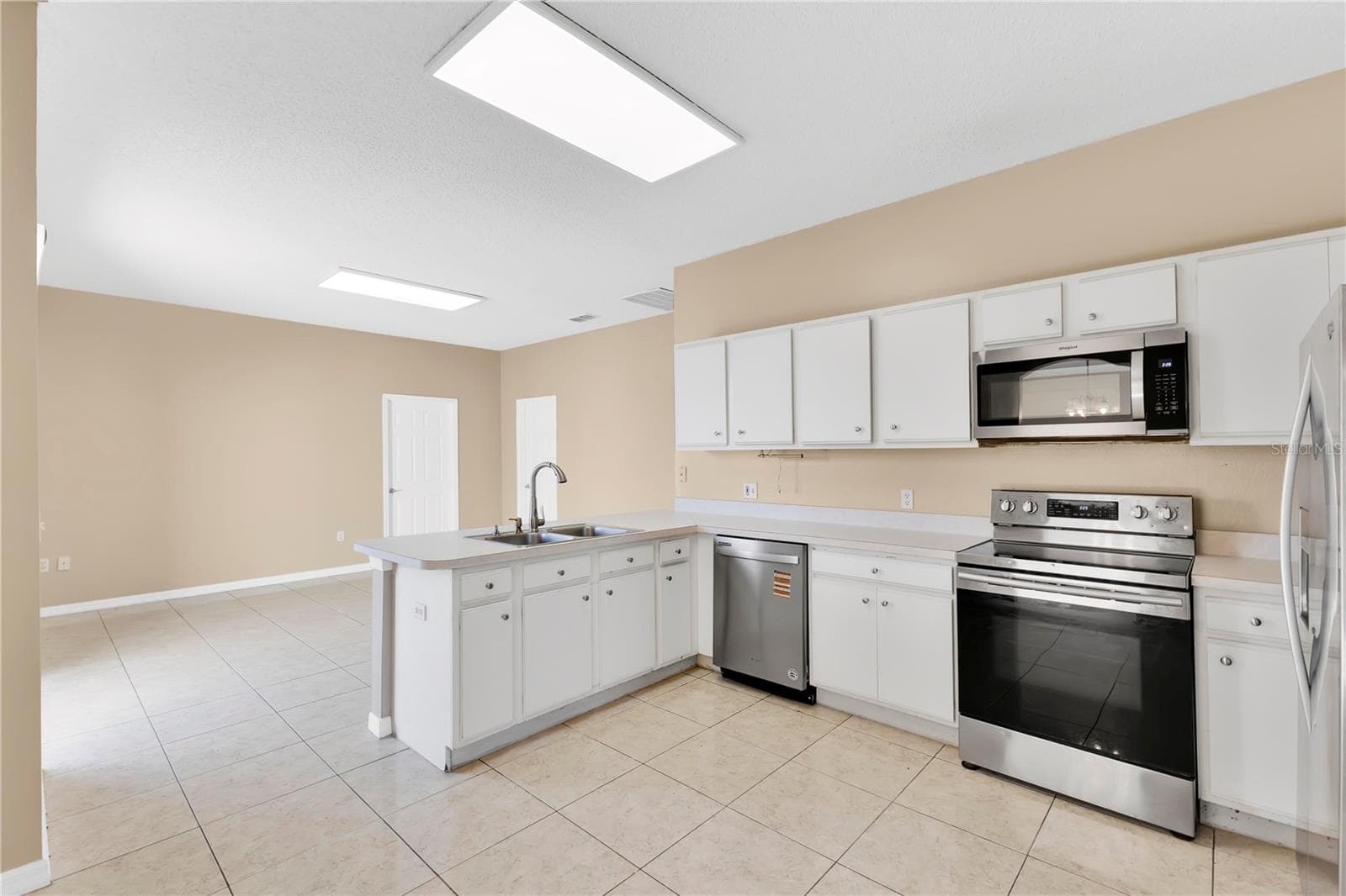 Single Family Residence at 101 BLACKPOOL WAY, KISSIMMEE, photo 9 of 26