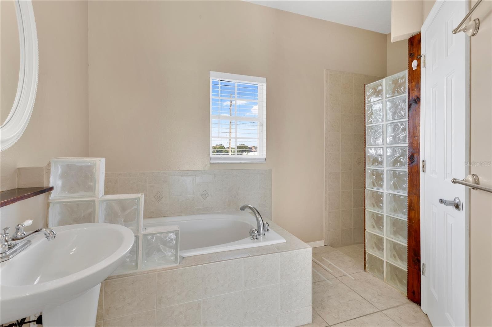 Single Family Residence at 101 BLACKPOOL WAY, KISSIMMEE, photo 13 of 26