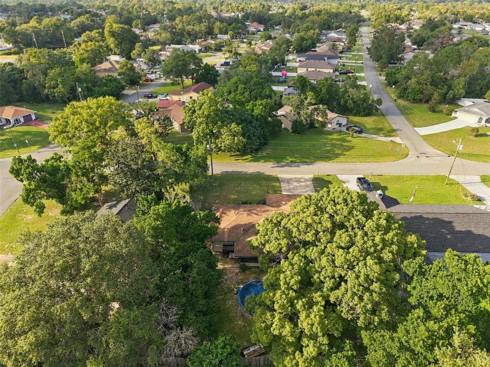Single Family Residence at 11122 MADERIA ST, SPRING HILL, photo 32 of 38