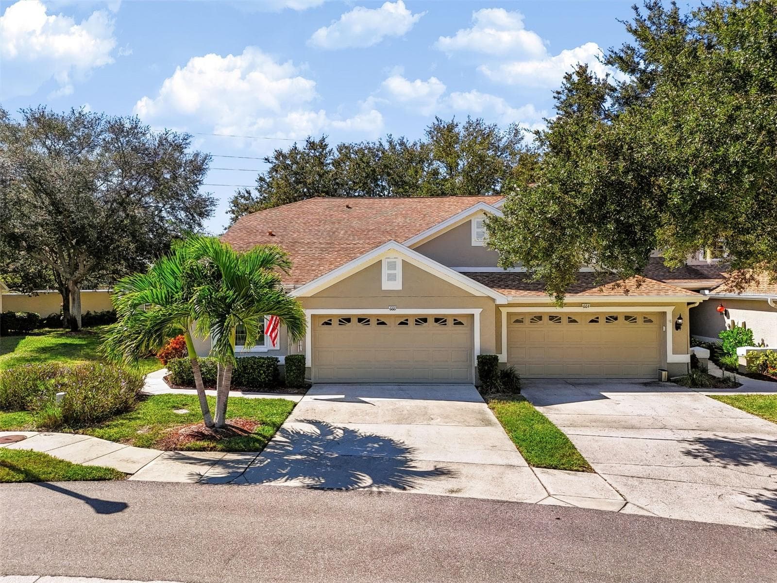 666 SPRING LAKE CIR