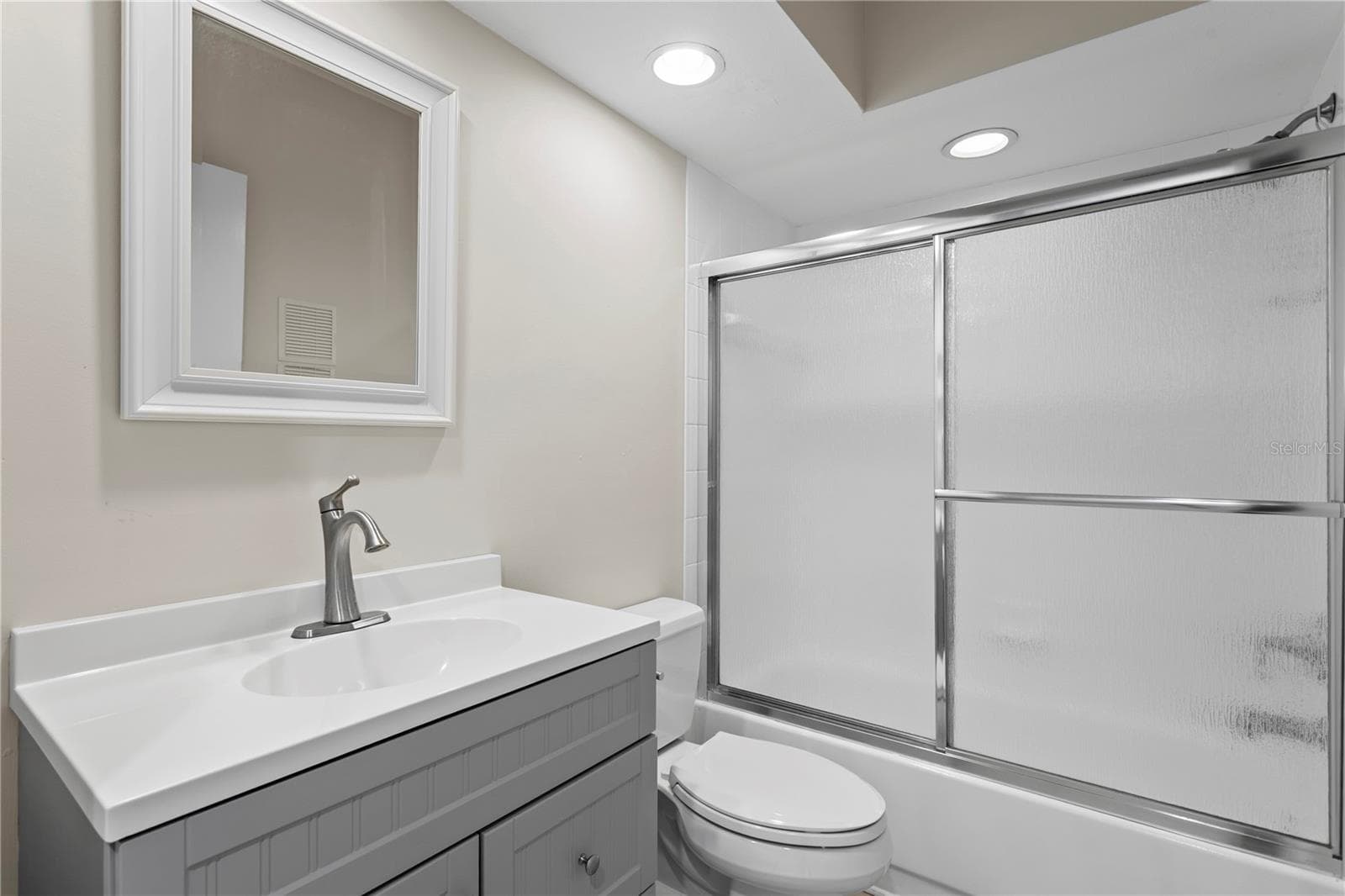 Updated Guest Bath - 11301 HARBOR WAY #1744, LARGO