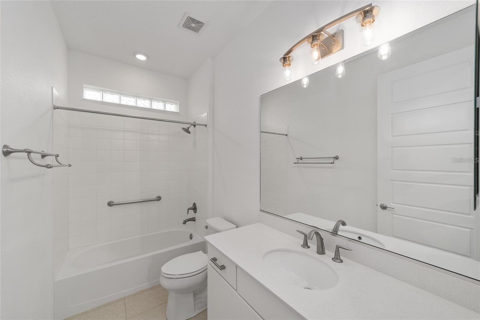 Guest Bath - 9979 SW 88TH LOOP, OCALA