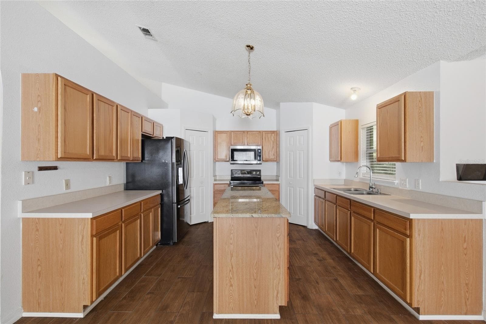 Single Family Residence at 760 PALAISEAU CT, KISSIMMEE, photo 6 of 44