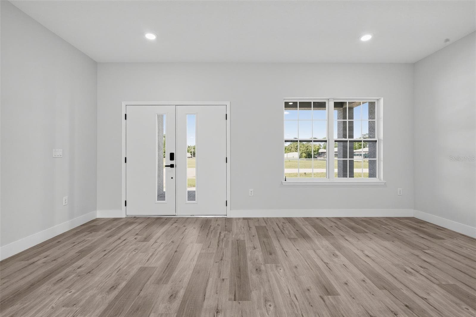 Single Family Residence at 806 LOLA DR, SEBRING, photo 8 of 38