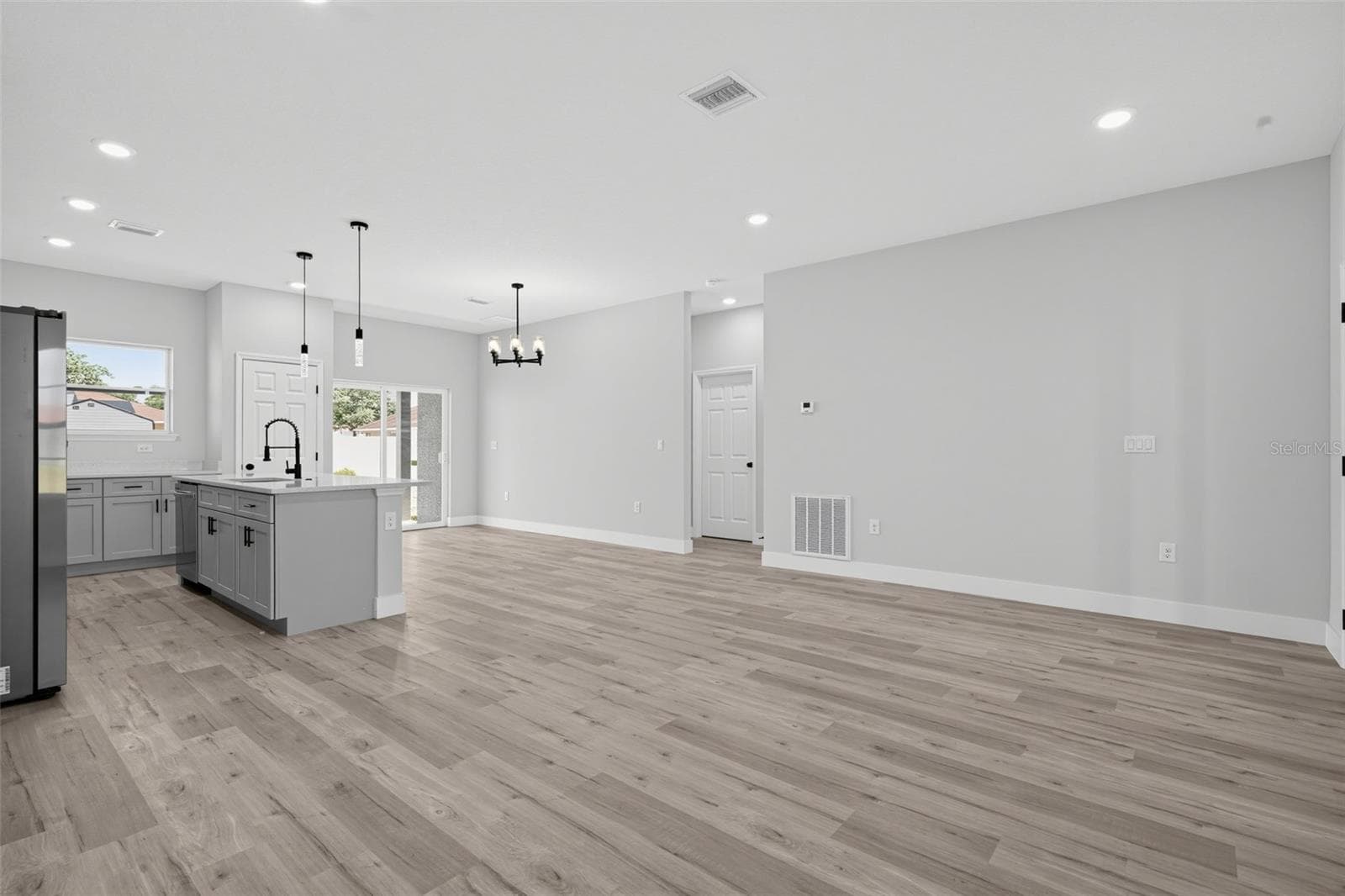 Single Family Residence at 806 LOLA DR, SEBRING, photo 12 of 38
