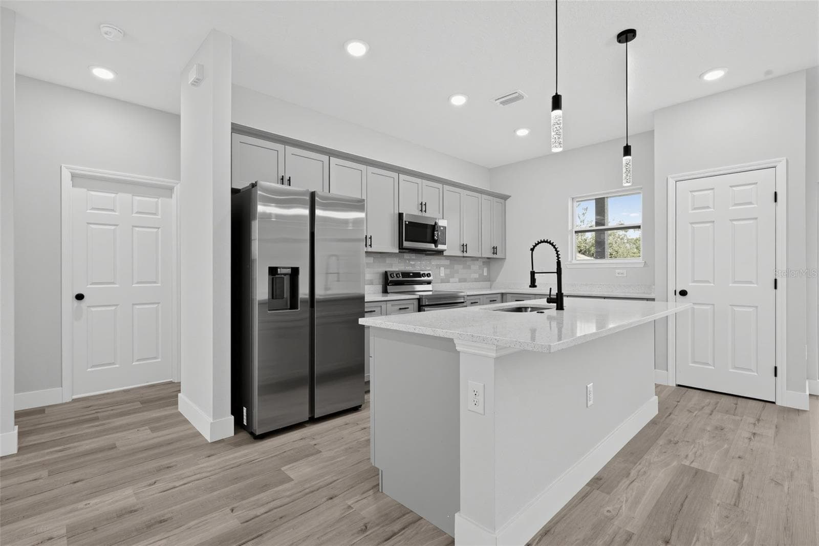 Single Family Residence at 806 LOLA DR, SEBRING, photo 13 of 38