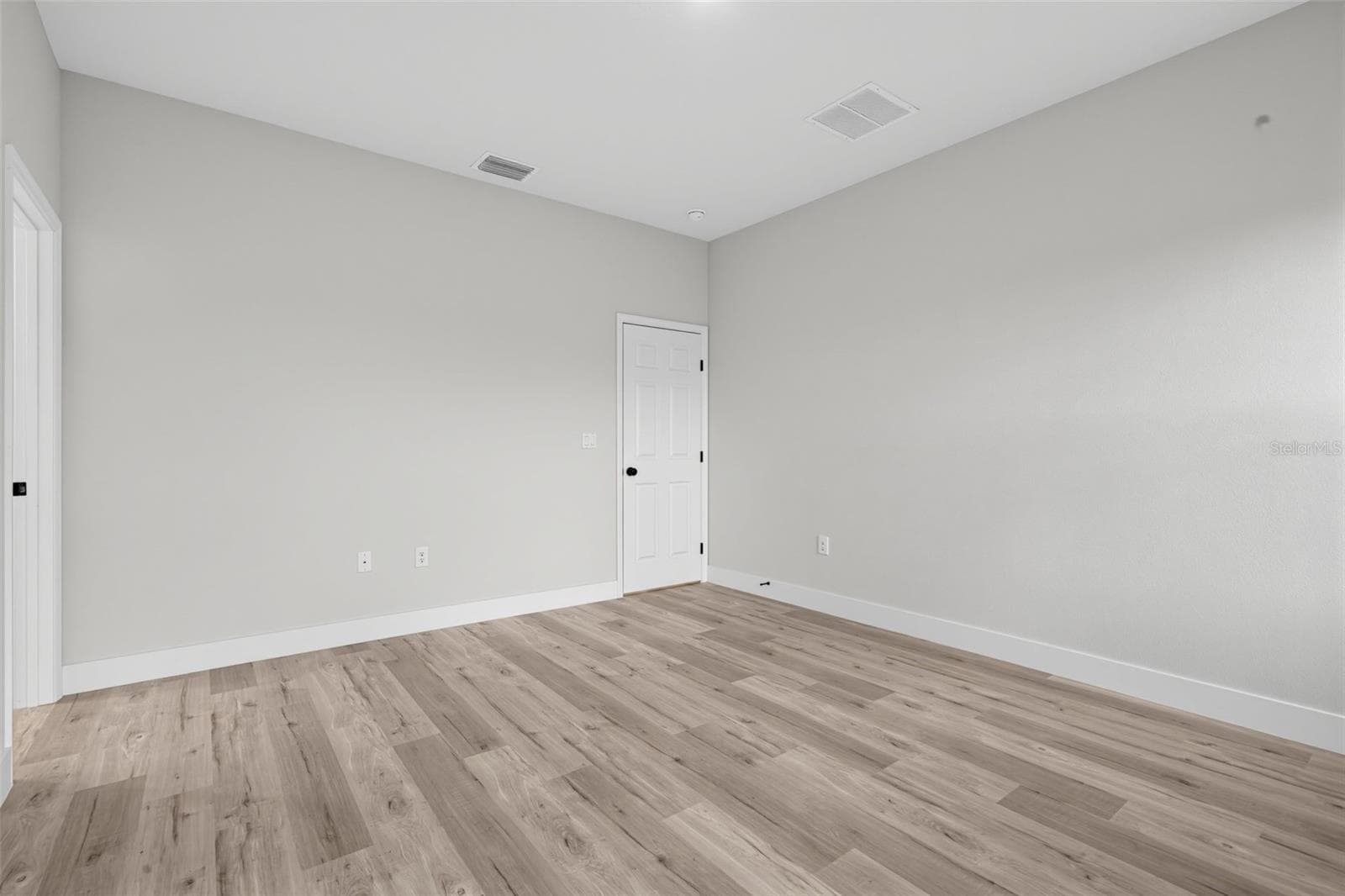 Single Family Residence at 806 LOLA DR, SEBRING, photo 19 of 38