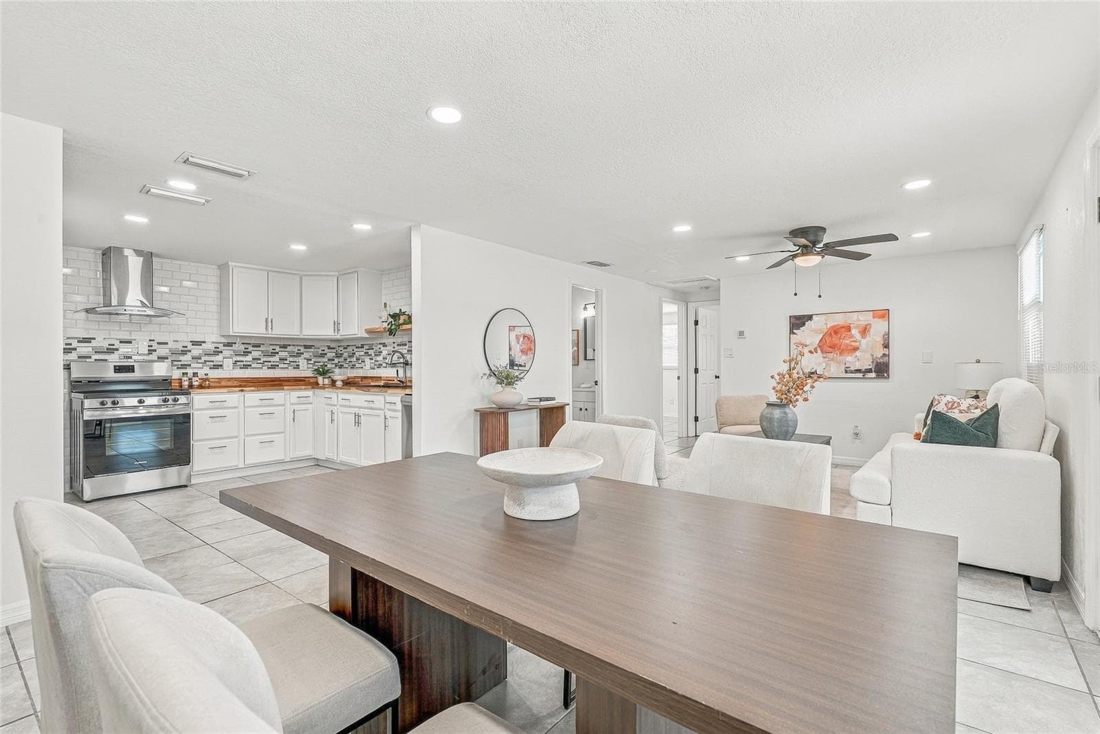 Single Family Residence at 4544 W MINNEHAHA ST, TAMPA, photo 4 of 39