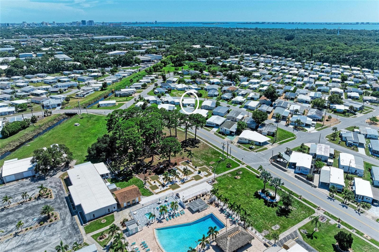 Mobile Home at 4924 OAKLAND HILLS AVE, SARASOTA, photo 5 of 85