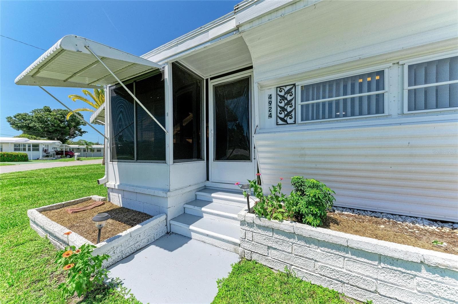 Mobile Home at 4924 OAKLAND HILLS AVE, SARASOTA, photo 6 of 85