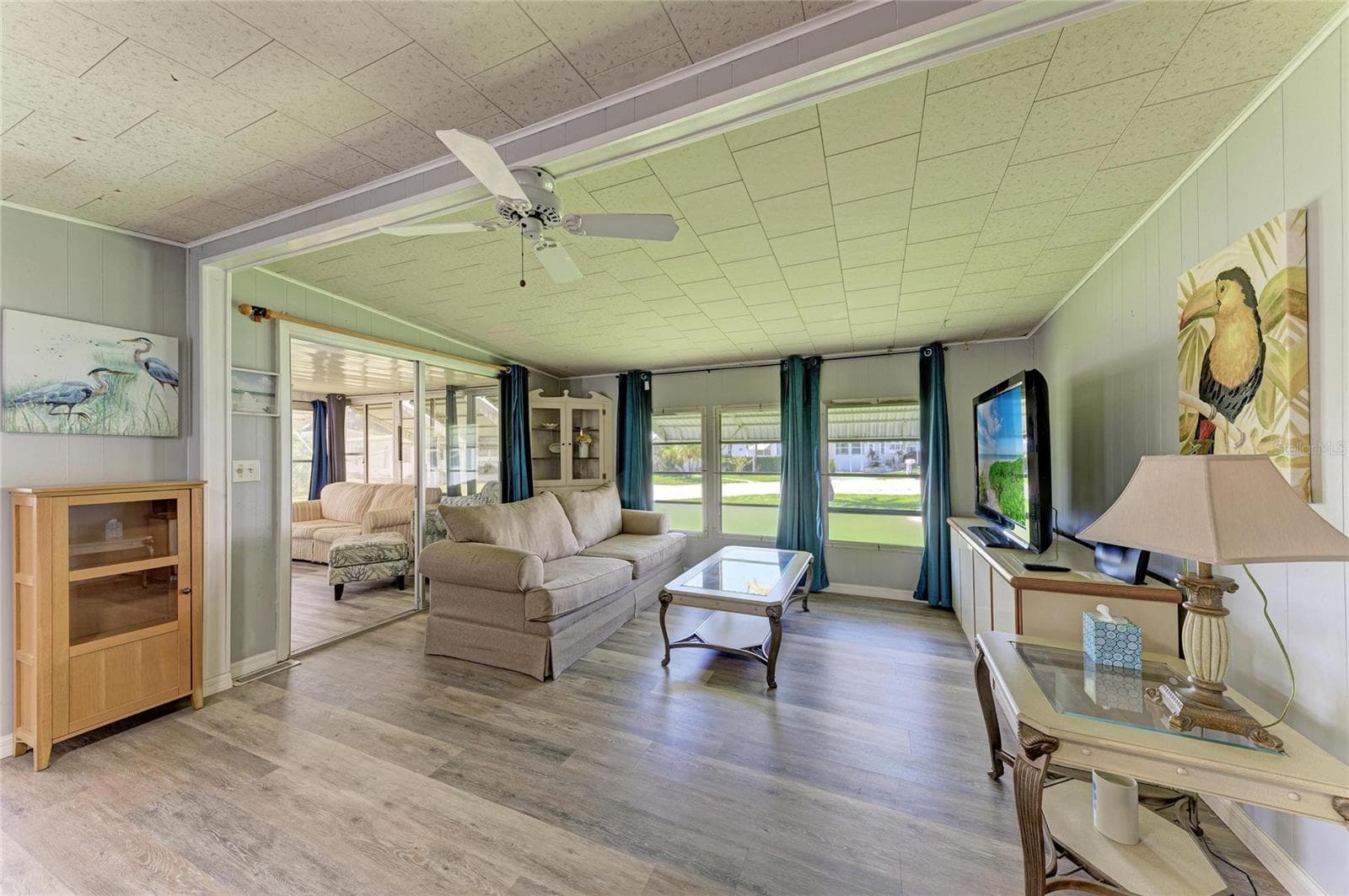 Living room - 4924 OAKLAND HILLS AVE, SARASOTA