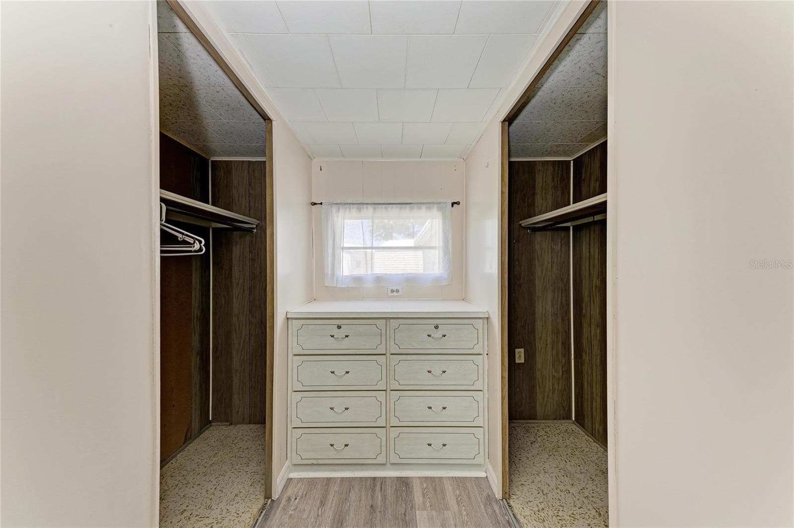 Master bedroom closet - 4924 OAKLAND HILLS AVE, SARASOTA