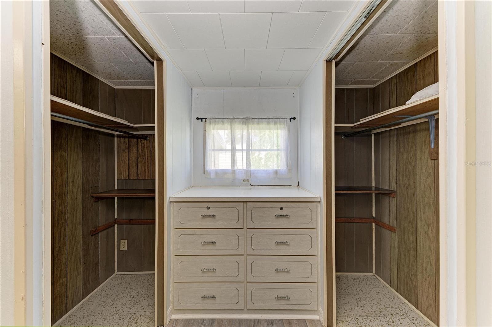 Bedroom 2 closet - 4924 OAKLAND HILLS AVE, SARASOTA