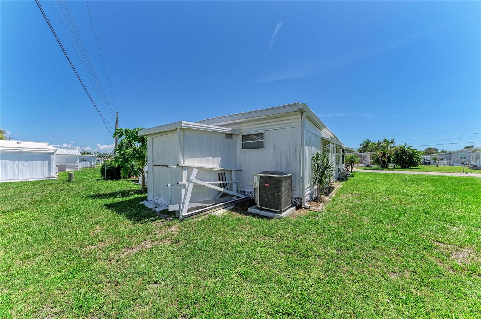 Backyard and utility shed - 4924 OAKLAND HILLS AVE, SARASOTA
