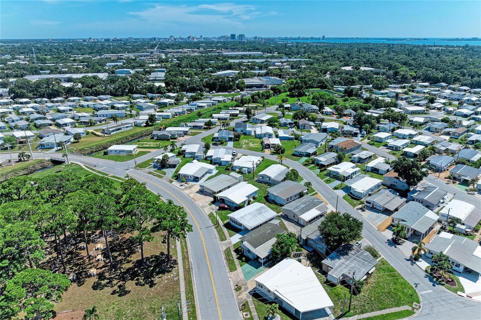 Mobile Home at 4924 OAKLAND HILLS AVE, SARASOTA, photo 46 of 85