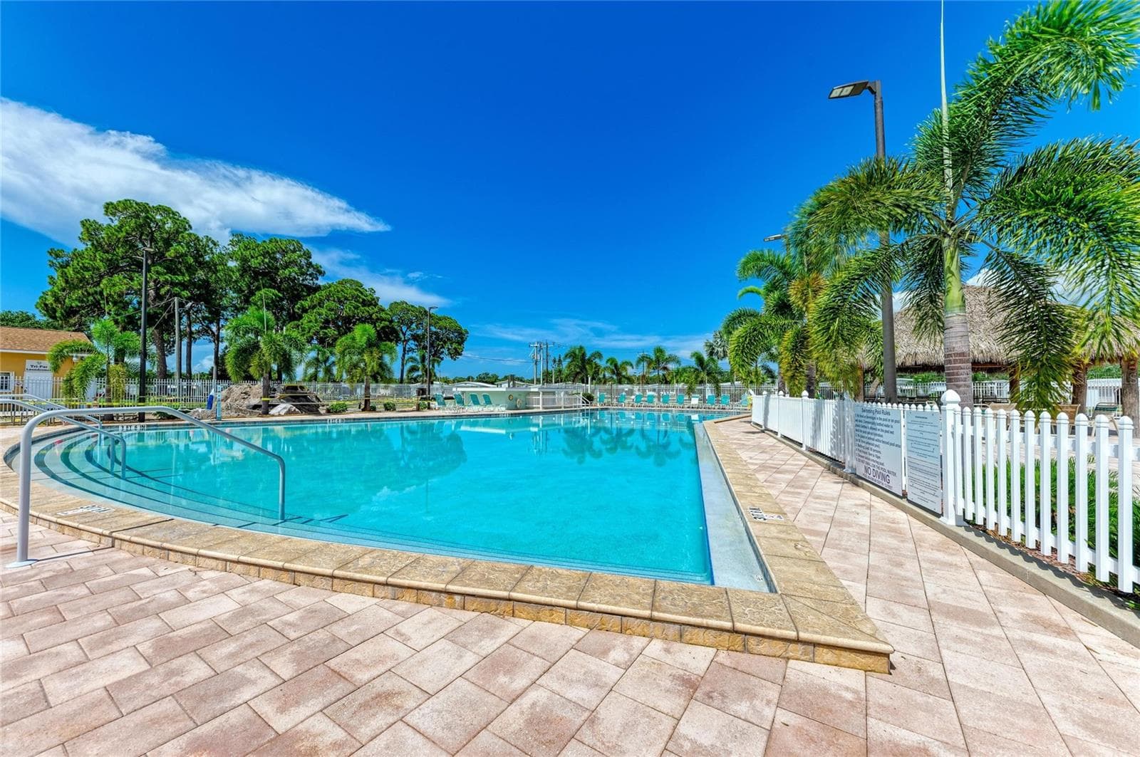 Community pool - 4924 OAKLAND HILLS AVE, SARASOTA