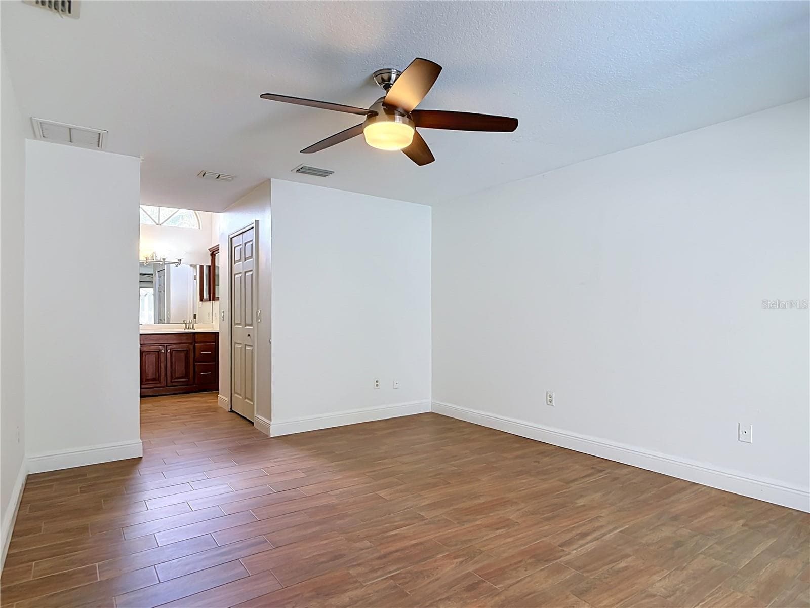 Single Family Residence at 510 BROKENSHIRE DR, DEBARY, photo 16 of 67